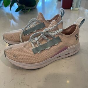 On Cloud Cloudeasy Running shoe